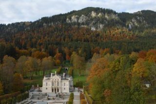 Schloss Linderhof im Herbst